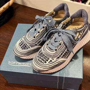Brand new Softwave sneakers. Size 37.5 new in the box.